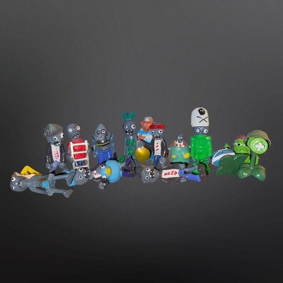 Planet Vs Zombies PVC Cake Toppers Figures B21 - Picture 2 of 6